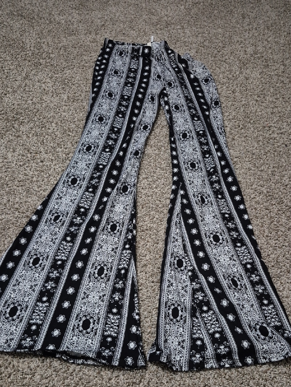 Women's Black & White Patterned Flare Pants